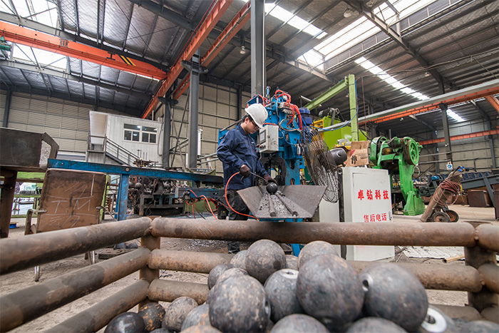 大兴安岭网架配件-螺栓球加工车间